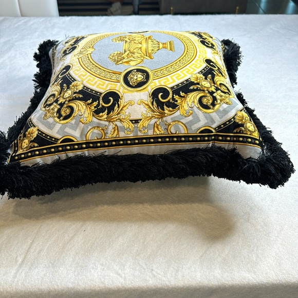 VERSACE MEDUSA BAROQUE LARGE BLACK GOLD GREEK KEY ACCENT THROW PILLOW - Picture 7 of 9